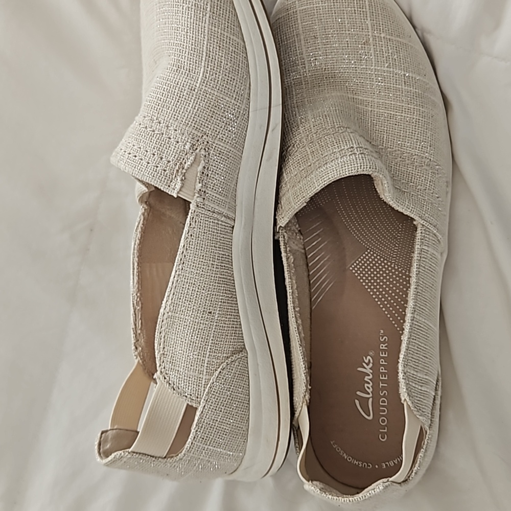 Shoe's - Picture 3 of 3